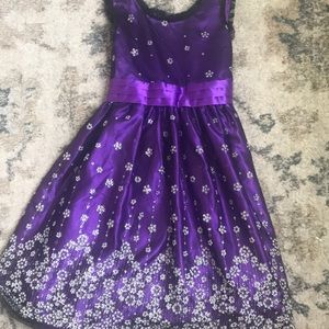 6-10 age fancy violet puffy dress.